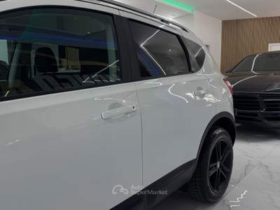 Nissan Qashqai 2.0 4WD Automatica Iper Full Bianco usata Qualiano
