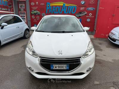 Peugeot 208 1.4 HDi 68cv Allure - 2014 Bianco usata Giugliano in Campania