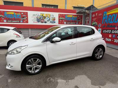 Peugeot 208 1.4 HDi 68cv Allure - 2014 Bianco usata Giugliano in Campania