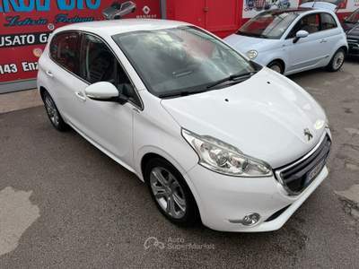 Peugeot 208 1.4 HDi 68cv Allure - 2014 Bianco usata Giugliano in Campania