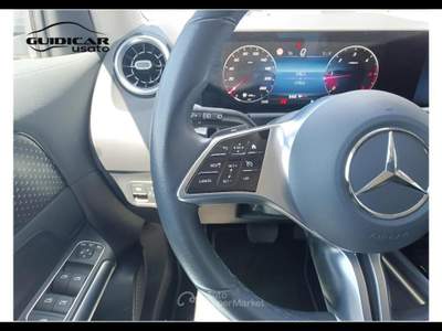Mercedes-Benz GLA 180 D Progressive Advanced 8G-DCT Argento usata Lucca