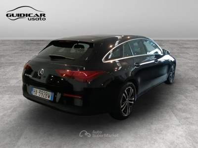 Mercedes-Benz CLA 180 D Advanced 8G-DCT Nero usata Lucca