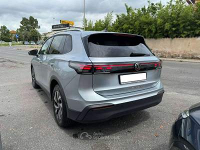 Volkswagen Tiguan Tiguan III 2024 1.5 etsi Edition Plus 150cv dsg Argento usata Roma