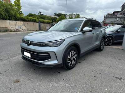 Volkswagen Tiguan Tiguan III 2024 1.5 etsi Edition Plus 150cv dsg Argento usata Roma