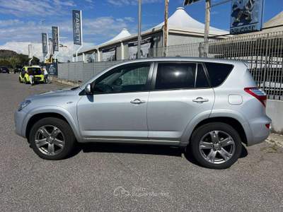 Toyota RAV4 RAV4 Crossover 2.2 d-4d Executive 150cv auto Argento usata Roma