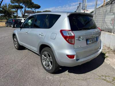 Toyota RAV4 RAV4 Crossover 2.2 d-4d Executive 150cv auto Argento usata Roma