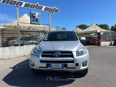 Toyota RAV4 RAV4 Crossover 2.2 d-4d Executive 150cv auto Argento usata Roma