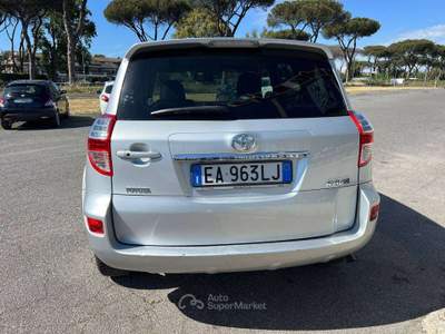Toyota RAV4 RAV4 Crossover 2.2 d-4d Executive 150cv auto Argento usata Roma