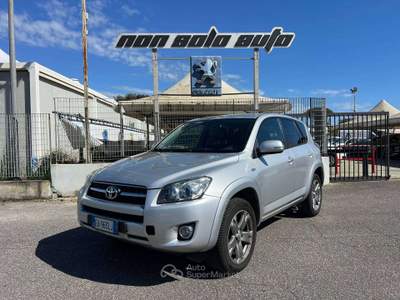 Toyota RAV4 RAV4 Crossover 2.2 d-4d Executive 150cv auto Argento usata Roma