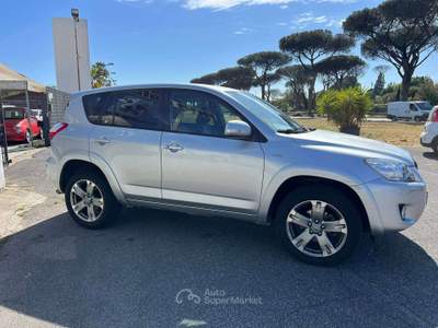 Toyota RAV4 RAV4 Crossover 2.2 d-4d Executive 150cv auto Argento usata Roma