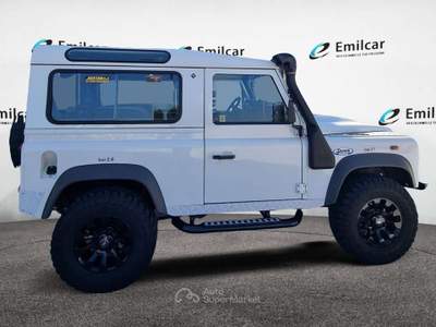 Land Rover Defender 90 SW 2.4 TD SE Bianco usata SAN BENEDETTO DEL TRONTO