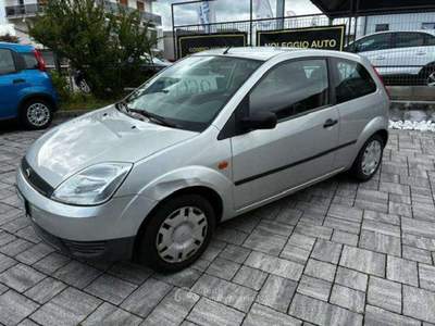 Ford Fiesta Fiesta V 2002 3p 1.2 16v Ambiente Argento usata Mariano Comense