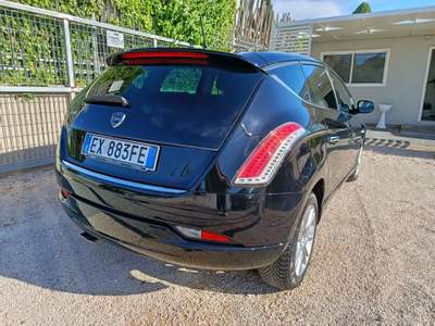Lancia Delta DPF Gold Nero usata Altamura
