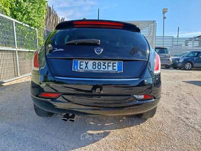 Lancia Delta DPF Gold Nero usata Altamura