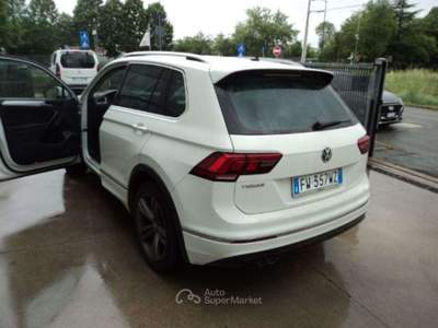 Volkswagen Tiguan 2.0 TDI SCR DSG Sport BlueMotion Technology Bianco usata Sala Bolognese