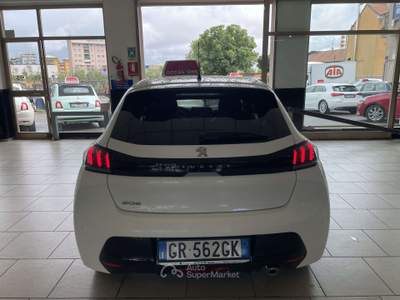Peugeot 208 208 1.2 puretech Allure Pack - Nessun vincolo - Bianco usata COLOGNO MONZESE