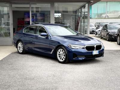 BMW Serie 5 518i 520 Diesel 48V 190CV E6 - 2022 Blu/Azzurro usata Roma
