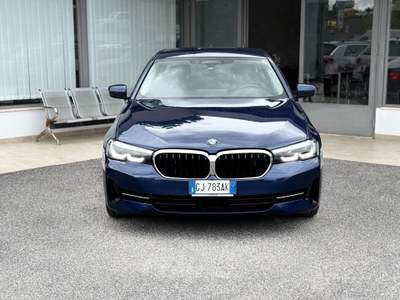 BMW Serie 5 518i 520 Diesel 48V 190CV E6 - 2022 Blu/Azzurro usata Roma