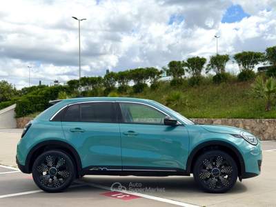 Fiat 600 HYBRID 110CV DCT MHEV LA PRIMA II SUPER FULL !!! Blu/Azzurro usata Civitavecchia