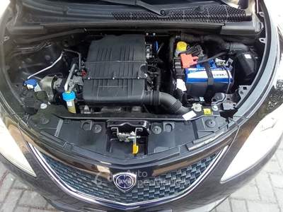 Lancia Ypsilon platinum Nero usata zero branco