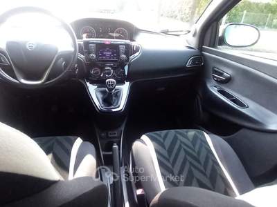 Lancia Ypsilon platinum Nero usata zero branco