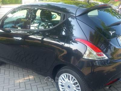 Lancia Ypsilon platinum Nero usata zero branco