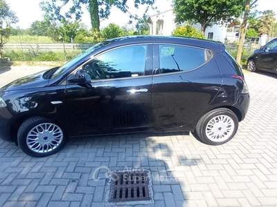 Lancia Ypsilon platinum Nero usata zero branco