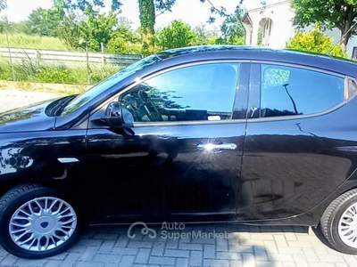 Lancia Ypsilon platinum Nero usata zero branco