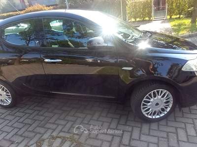 Lancia Ypsilon platinum Nero usata zero branco