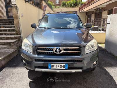 Toyota RAV4 RAV 4 RAV4 Crossover 2.2 D-4D 136 CV DPF Sol Grigio usata Roma