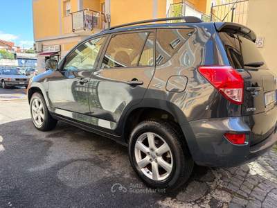 Toyota RAV4 RAV 4 RAV4 Crossover 2.2 D-4D 136 CV DPF Sol Grigio usata Roma