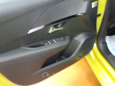 Peugeot 208 km 0 Giallo usata Dormelletto