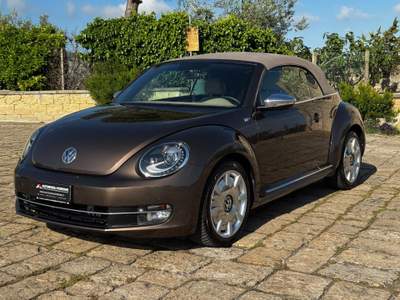 Volkswagen Maggiolino Cabrio 2.0 TDI 70's Design (Pelle/Xeno/Navi/LED) Marrone usata Castellaneta