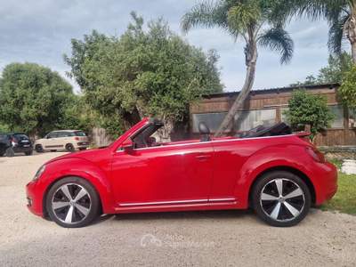 Volkswagen Maggiolino Maggiolino Cabrio 1.6 tdi Design 105cv Rosso usata Ladispoli