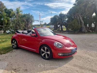 Volkswagen Maggiolino Maggiolino Cabrio 1.6 tdi Design 105cv Rosso usata Ladispoli