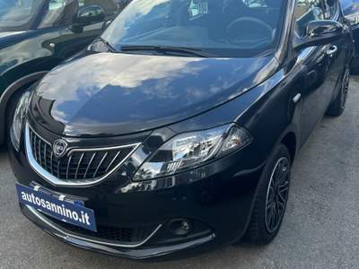 Lancia Ypsilon 5 porte S&S Hybrid Ecochic Gold Nero usata Cercola