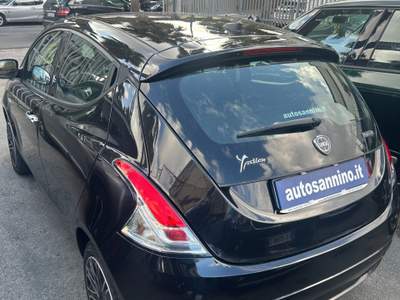 Lancia Ypsilon 5 porte S&S Hybrid Ecochic Gold Nero usata Cercola