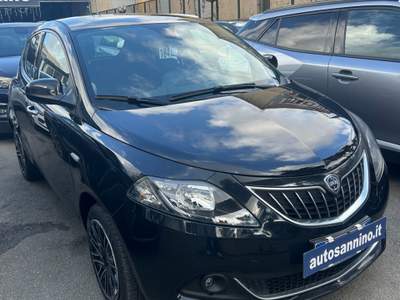 Lancia Ypsilon 5 porte S&S Hybrid Ecochic Gold Nero usata Cercola