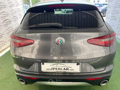 Alfa Romeo Stelvio AT8 Q4 Executive Grigio usata Acerra
