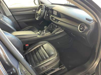Alfa Romeo Stelvio AT8 Q4 Executive Grigio usata Acerra