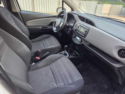 Toyota Yaris batterie nuove usata fonte nuova