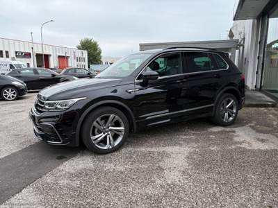 Volkswagen Tiguan Tiguan 2.0 TDI 150CV SCR DSG R-Line Nero usata Villorba