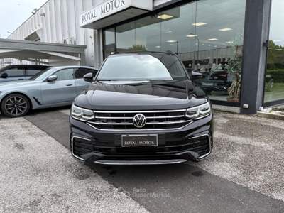 Volkswagen Tiguan Tiguan 2.0 TDI 150CV SCR DSG R-Line Nero usata Villorba