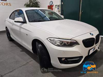 BMW Serie 2 220d d Coupe Sport 184cv auto Bianco usata Curno