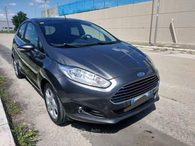 Ford Fiesta 5 porte Bz.- GPL Black & White Edition Grigio usata Valenzano