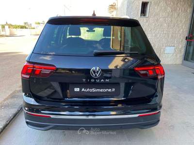 Volkswagen Tiguan 2.0 TDI 150 CV SCR DSG Life Nero usata Carovigno