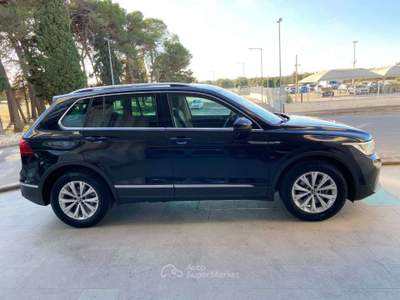 Volkswagen Tiguan 2.0 TDI 150 CV SCR DSG Life Nero usata Carovigno