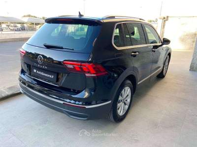 Volkswagen Tiguan 2.0 TDI 150 CV SCR DSG Life Nero usata Carovigno