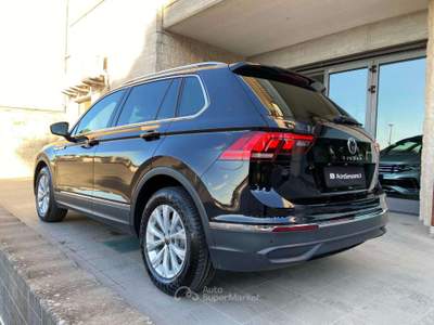 Volkswagen Tiguan 2.0 TDI 150 CV SCR DSG Life Nero usata Carovigno