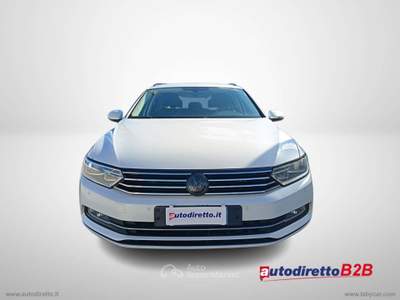 Volkswagen Passat 2.0 TDI DSG Executive BMT Bianco usata Bergamo